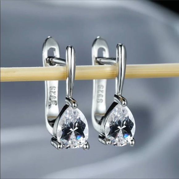 NEW STUD 925 STERLING SILVER DIAMOND EARRINGS - Picture 3 of 3